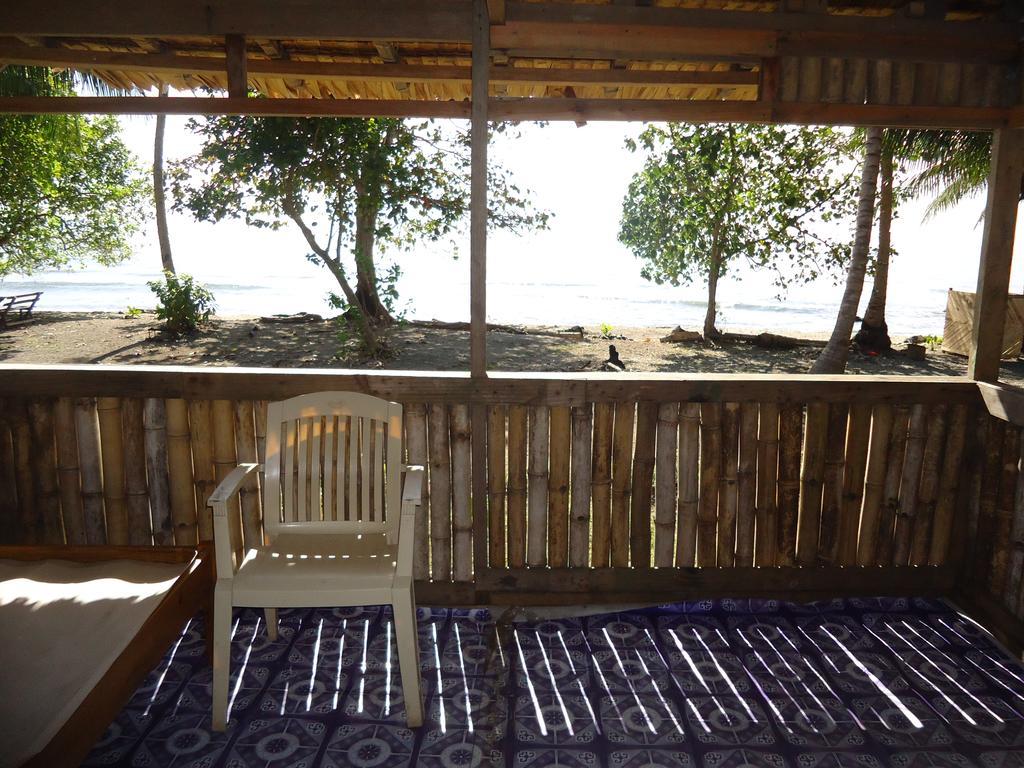 Dolphin View Beach Hotel Ndoma Exterior photo